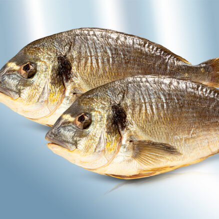 Дорада холодного копчения потрошеная, с головой