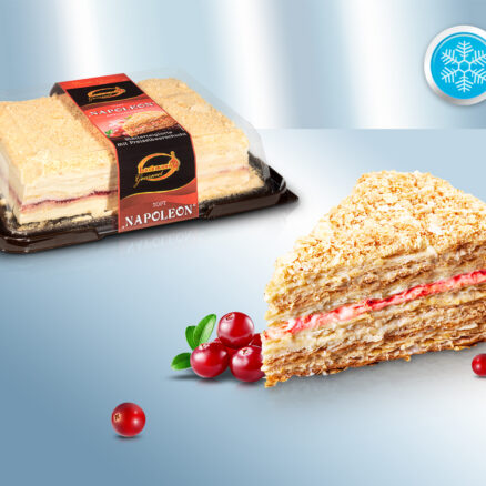 Слоёный торт "Наполеон" с ванильным кремом и с брусничной прослойкой, замороженный