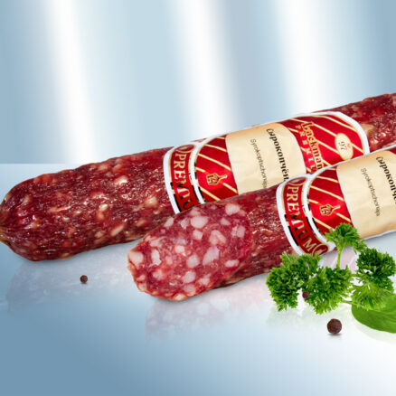 con trozos salami al estilo ruso