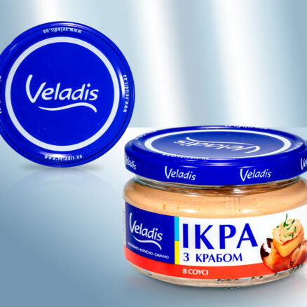 Икра мойвы в соусе, деликатесная с мясом краба